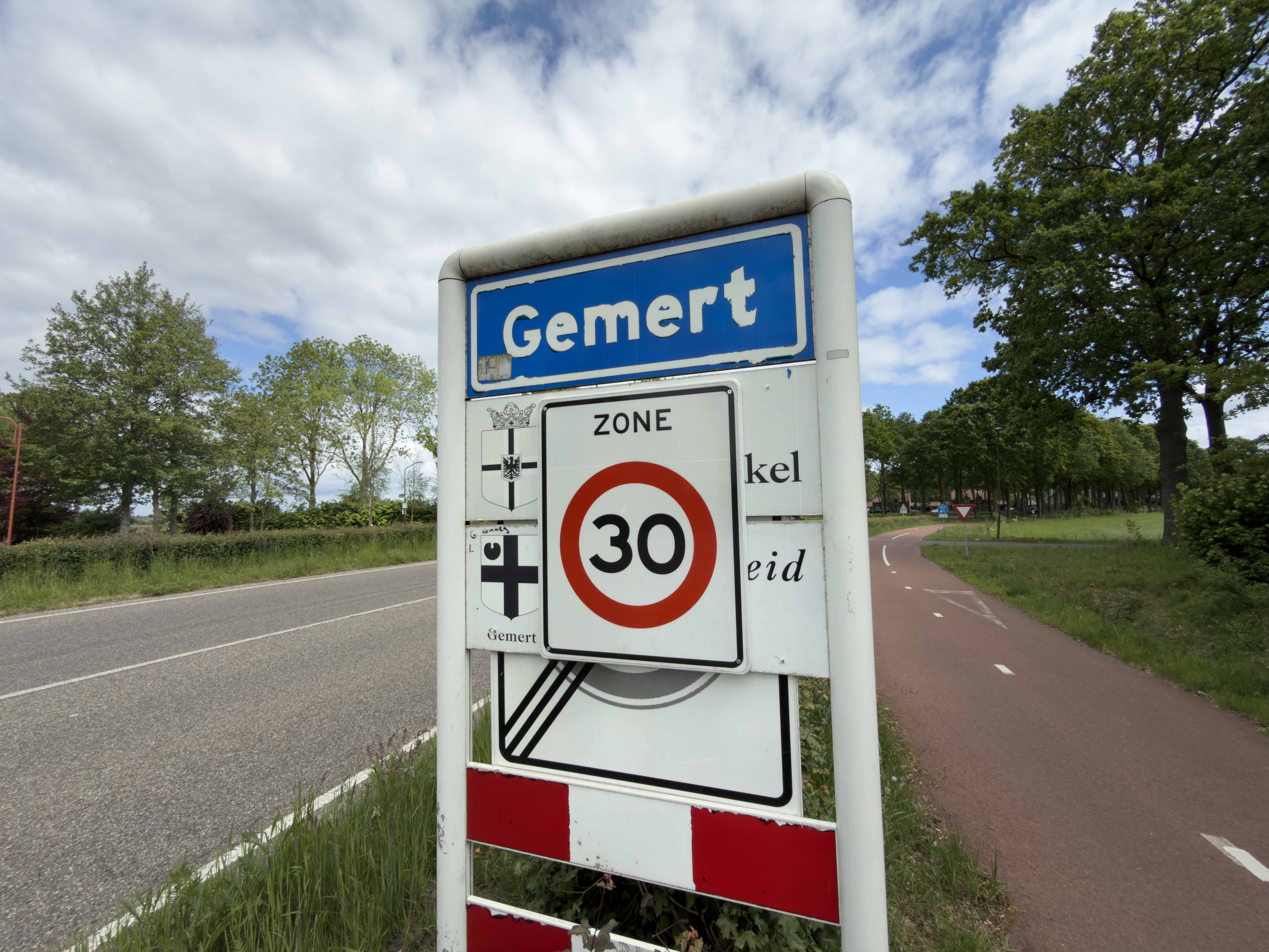Van 80 naar 30 km, bordjes vervangen, klaar. Wie betaalt de rekening als het misgaat?
