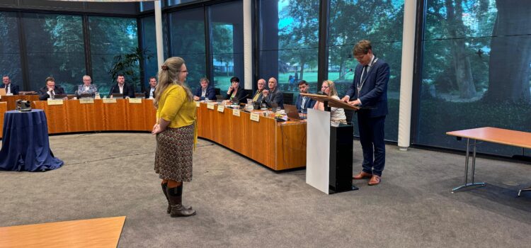 Hellouise Claassen-Rossen beëdigd als commissielid Politiek op Inhoud